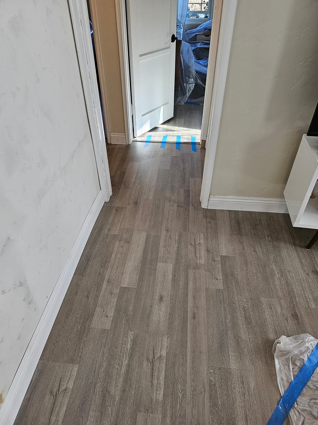 Installing laminate flooring